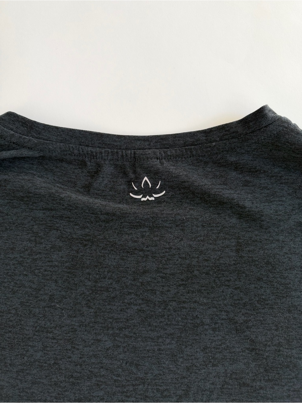 Beyond Yoga Featherweight On The Down Low Tee XS Dark Gray